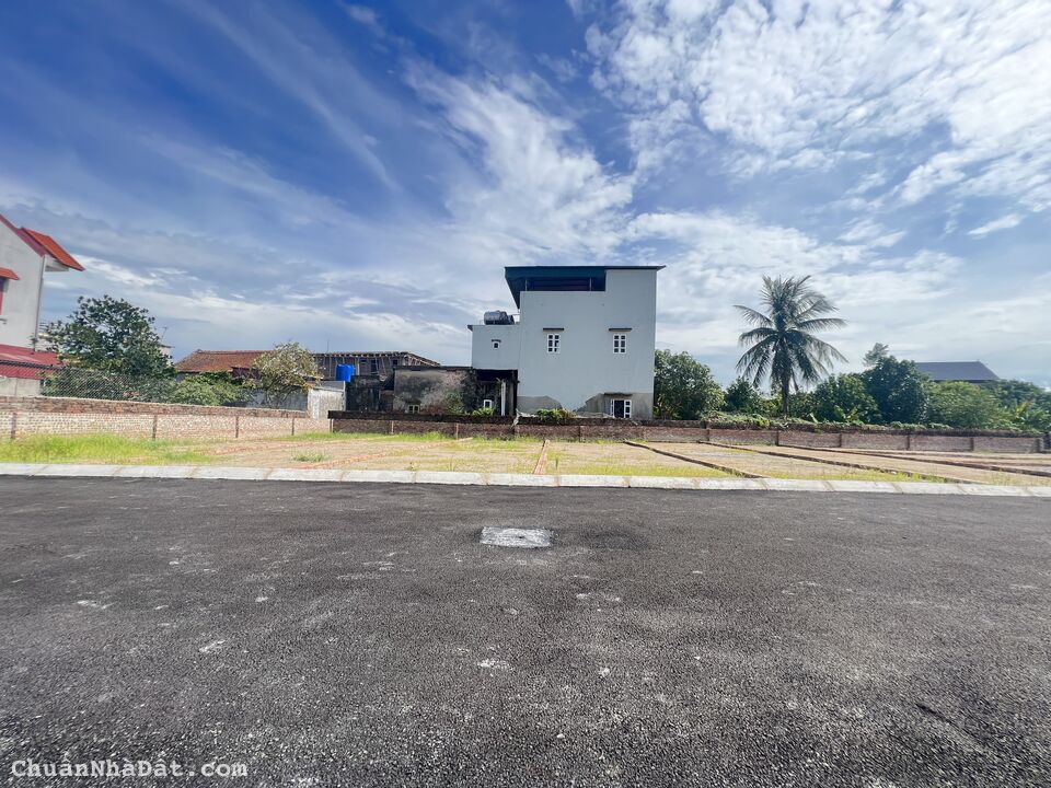 vốn ban đầu chỉ từ 148tr mặt đường trải nhựa rộng 5-7m. Sổ đỏ sẵn riêng từng lô. vốn ban đầu chỉ từ 148tr mặt đường trải nhựa rộng 5-7m. Sổ đỏ sẵn riêng từng lô.