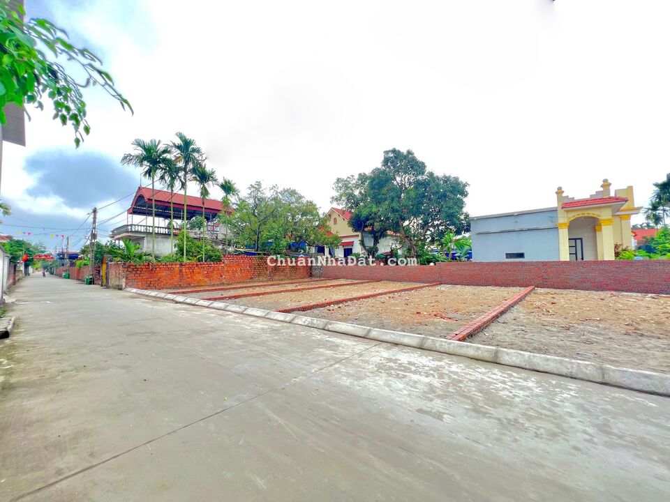 Bán lô đất thổ cư giá rẻ chỉ vài trăm triệu sổ đỏ sẵn sát ngay KCN Bình Giang Hải Dương. Bán lô đất thổ cư giá rẻ chỉ vài trăm triệu sổ đỏ sẵn sát ngay KCN Bình Giang Hải Dương.