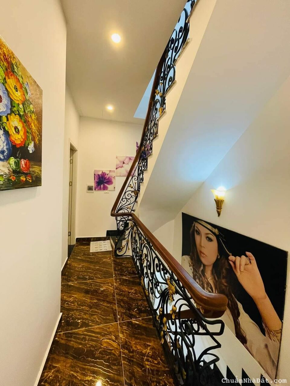  Bán gấp nhà Nghi Tàm 52m - 3 tầng - mặt tiền 5m - ô tô vào nhà - giá 3.5 tỷ