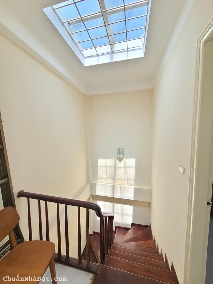  Bán gấp nhà Nghi Tàm 52m - 3 tầng - mặt tiền 5m - ô tô vào nhà - giá 3.5 tỷ