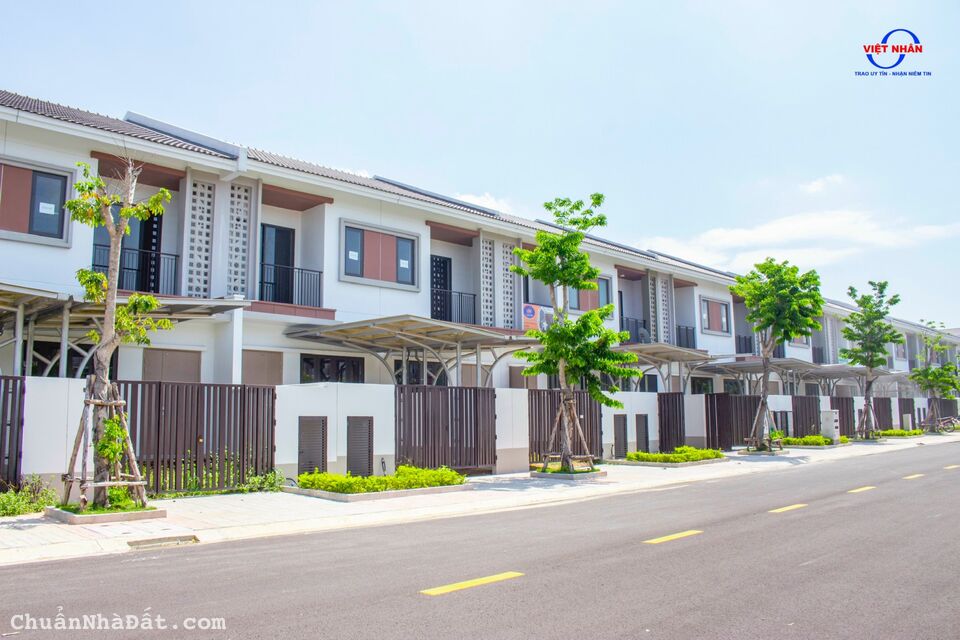 Bán lỗ thu hồi vốn căn 2 ngay khu đô thị Vsip, trung tâm Vsip 2. NH Hỗ trợ 70%. Bán lỗ thu hồi vốn căn 2 ngay khu đô thị Vsip, trung tâm Vsip 2. NH Hỗ trợ 70%.