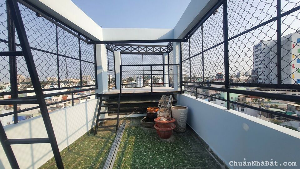 Bán nhà MT cực đắc địa đường 3 tháng 2, kết cấu hầm, trệt, lửng 6 lầu ST có mái che