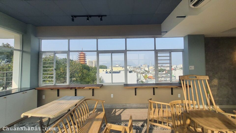 Bán nhà MT cực đắc địa đường 3 tháng 2, kết cấu hầm, trệt, lửng 6 lầu ST có mái che