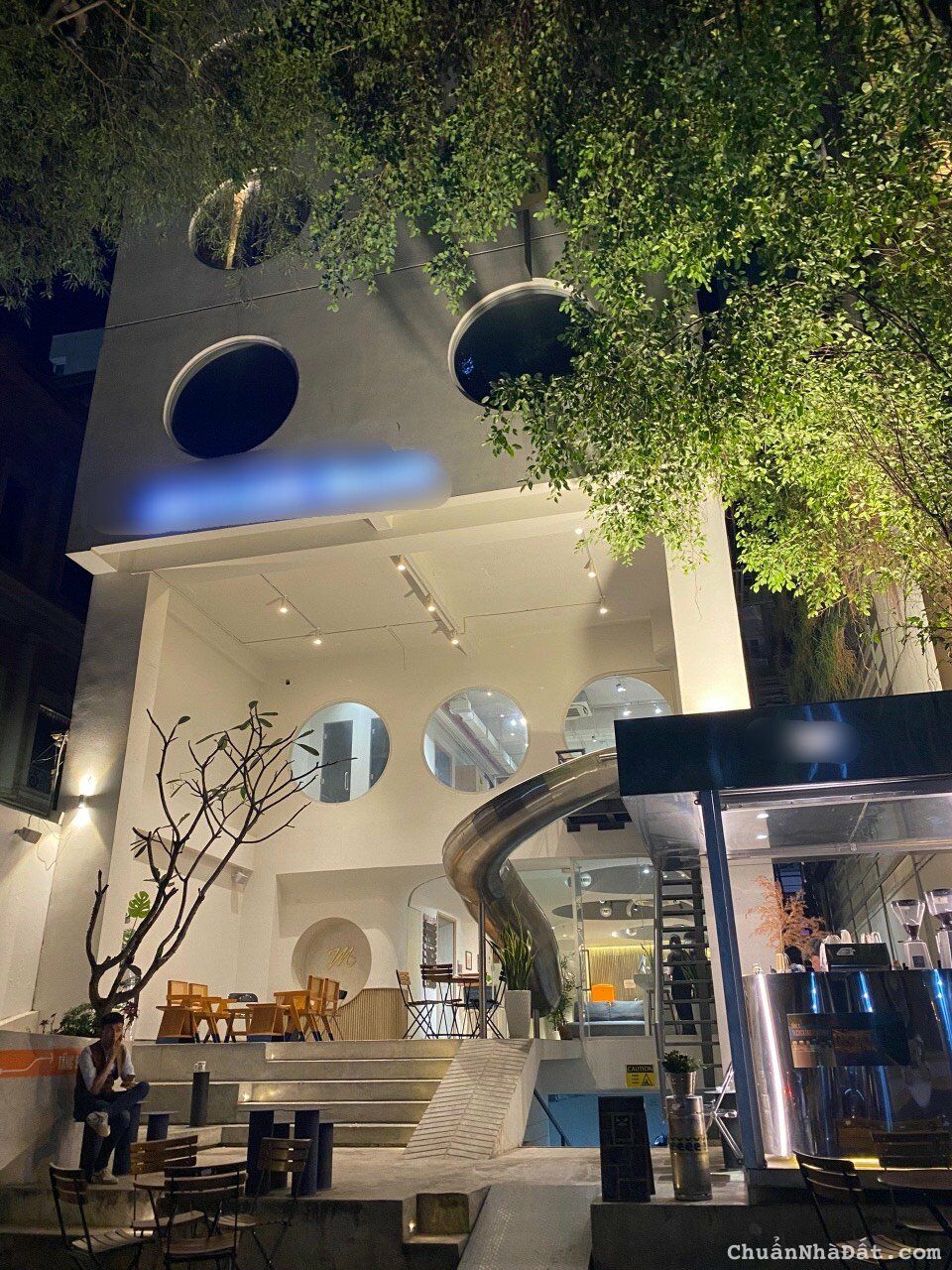 Cực hiếm! Thu nhập gần 700tr/th, mặt tiền đường Q1, DT 10.23x21.47m (sẵn 8 lầu 45pn) giá chỉ 300 tỷ