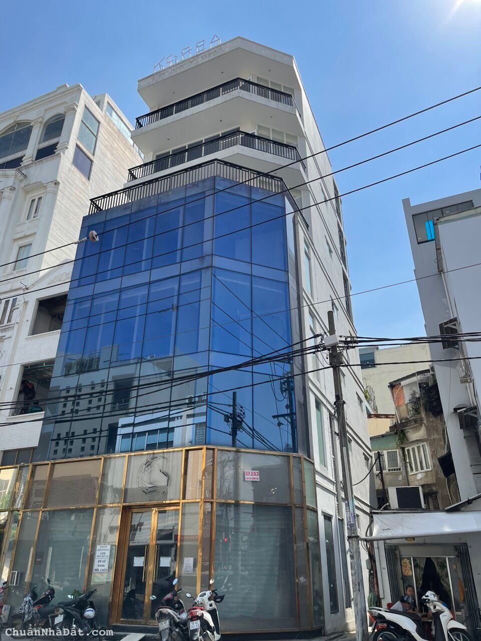 Toà nhà Building Trần Nhật Duật. Ngang lớn 8m. Mới 100%. Giá: 300 tr/th. Gọi em để nhận giá tốt