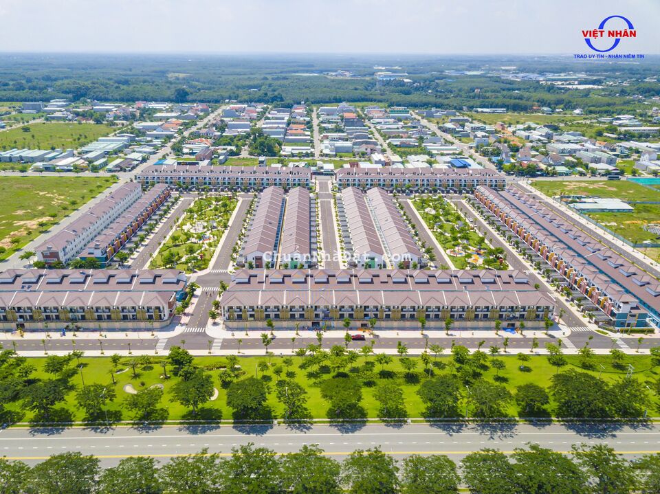 Bán gấp  shophouse thương mại đường dân chủ 