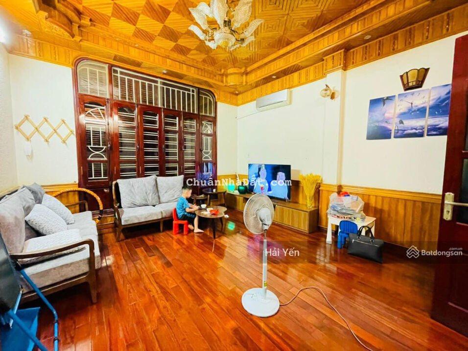 Bán nhà Phố Trần Quốc Hoàn, Cầu Giấy, Hà Nội, phân lô vỉa hè 10,5 tỷ