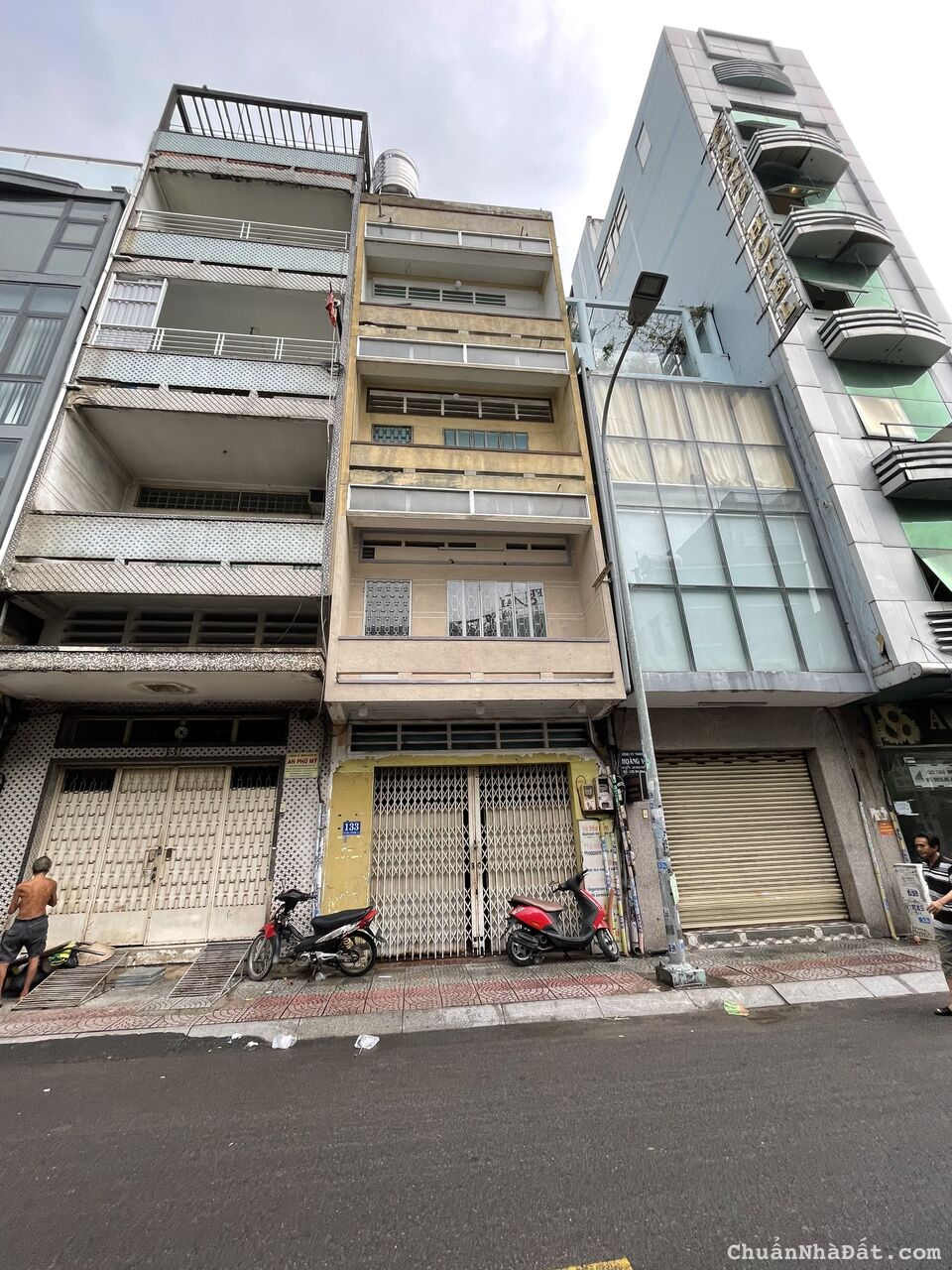 Bán nhà giá rẻ MT Đề Thám, Q1, 4.5x21.3M, 5 tầng giá chỉ 41 tỷ.