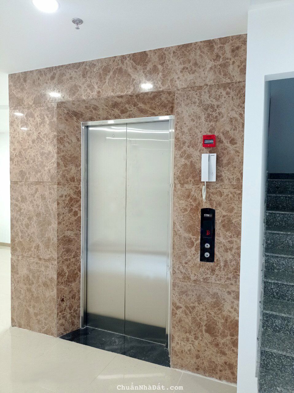 Cho thuê nhà nguyên căn siêu đẹp, 211M2, Hầm 7 lầu, Đường Bùi Hữu Nghĩa, Bình Thạnh