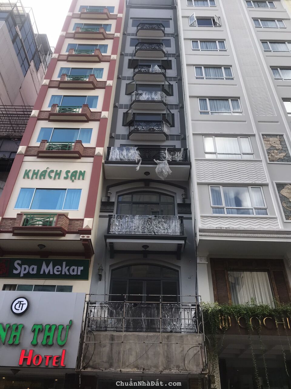 Cho Thuê Khách Sạn ngay cạnh chợ Bến Thành, 25 phòng, full nội thất, mới 100%, giá chỉ 288 triệu/th Cho Thuê Khách Sạn ngay cạnh chợ Bến Thành, 25 phòng, full nội thất, mới 100%, giá chỉ 288 triệu/th