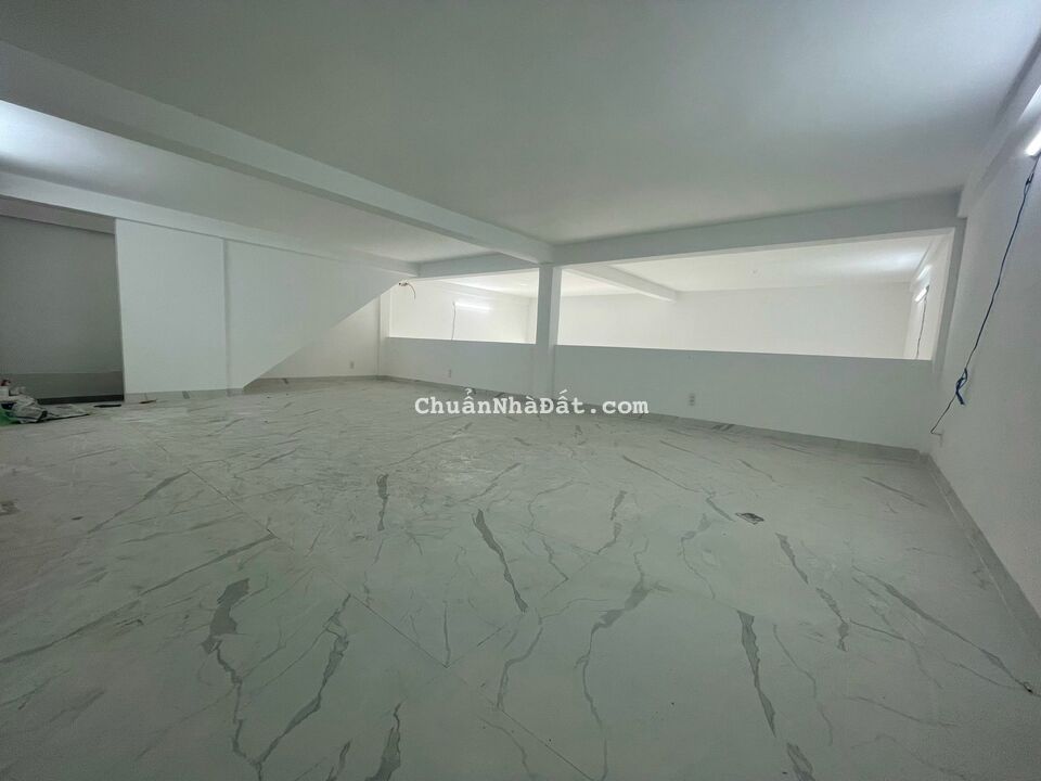 Cho thuê tòa nhà MT Trần Phú, 8x15M, Quận 5, hai chiều, mới 100% chỉ 120 triệu.