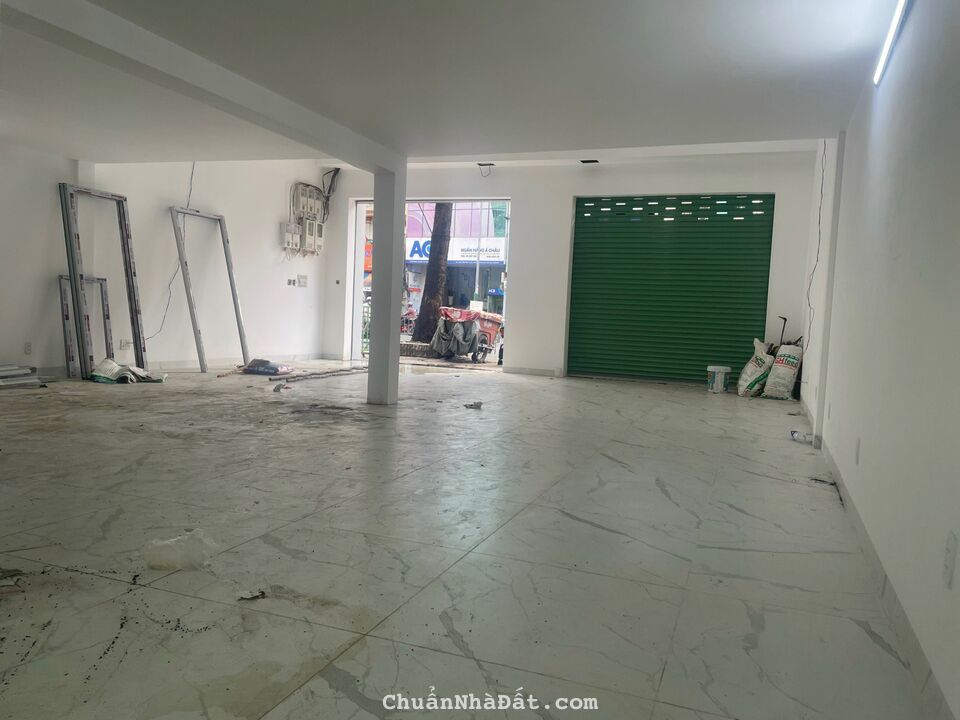 Cho thuê tòa nhà MT Trần Phú, 8x15M, Quận 5, hai chiều, mới 100% chỉ 120 triệu.