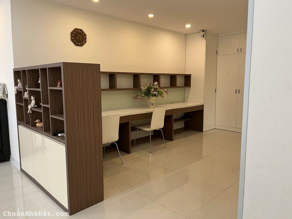 Cho thuê Penthouse Stả Hill. 306M2, 4PN, 3WC, nhà đầy đủ nội thất, giá chỉ 60 triệu