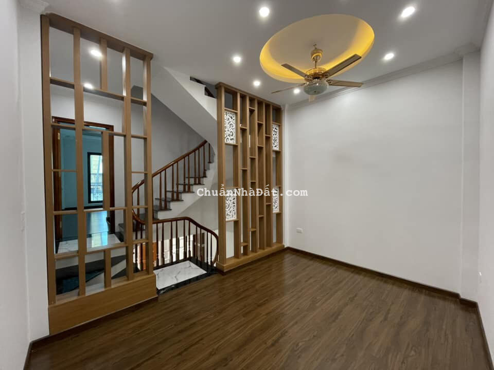 Bán nhà gần phố Lai Xá, phố Nhổn 40M 4 Tầng,4P Ngủ, ô tô đỗ, đường lớn nhỉnh 2,6 tỷ