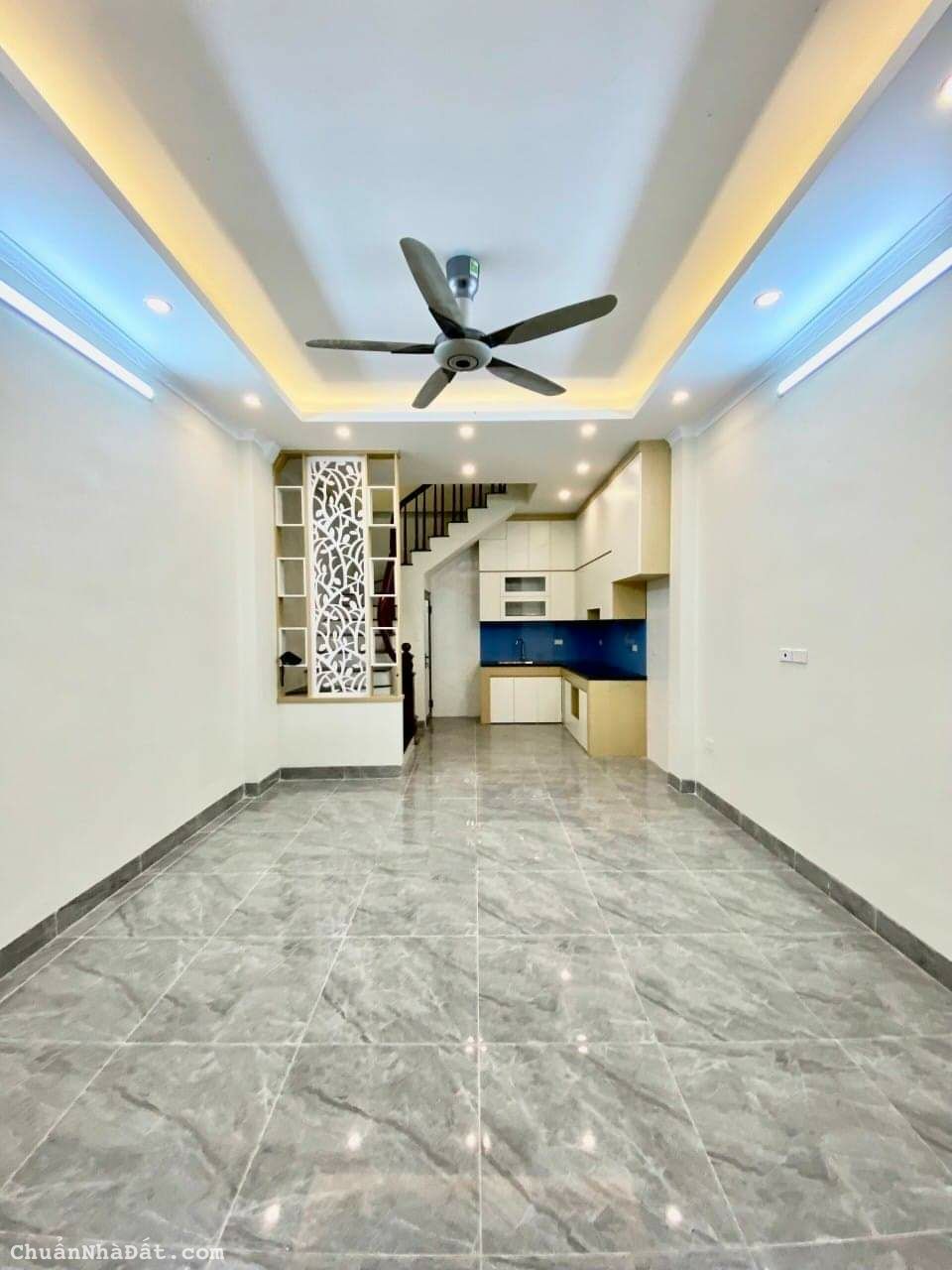 Bán nhà mới Kim Chung gần đường 32, phố Nhổn xây 5 Tầng, 3p ngủ, chỉ 50m ô tô đỗ