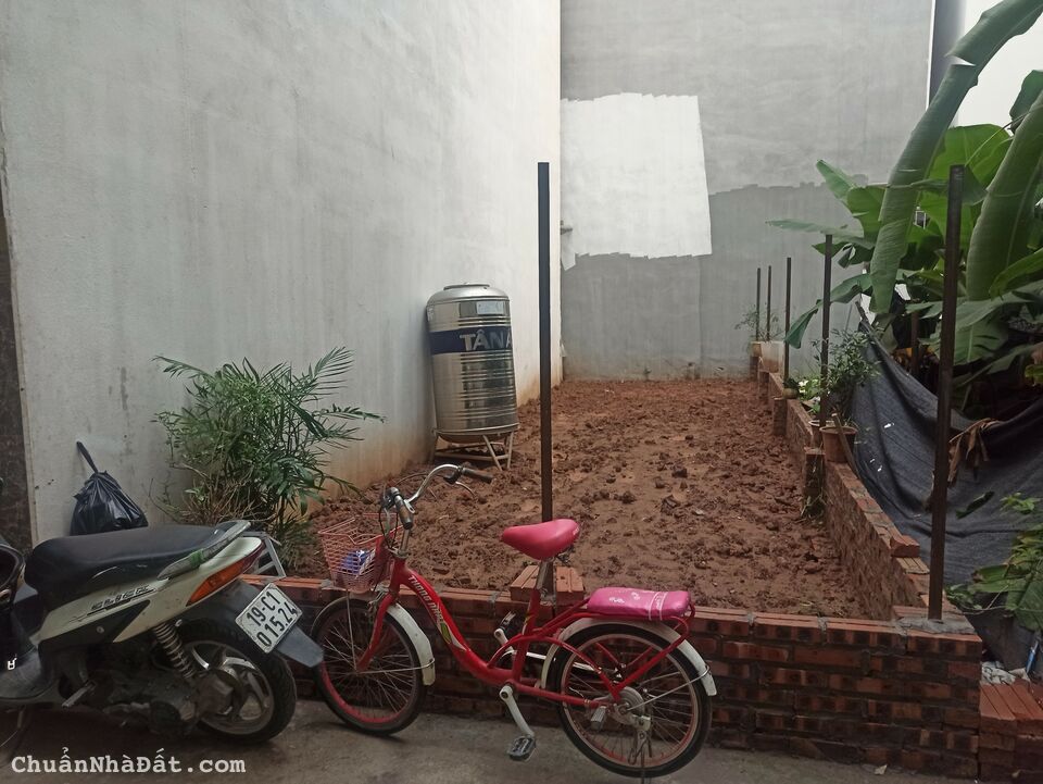 Bán Đất gần phô Trịnh Văn Bô,Phương Canh 41,5M2 Mặt tiền 3,8M gần đường lớn 2,4 tỷ