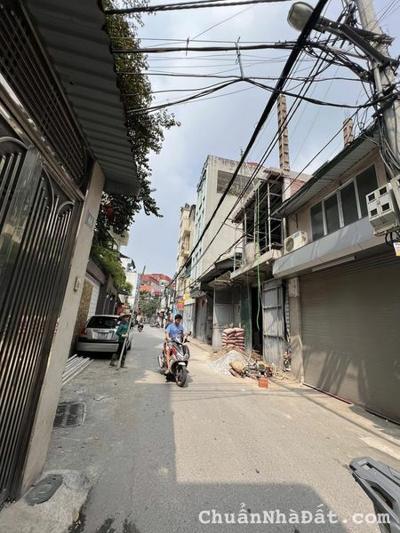 Bán Nhà Nguyễn Chính, Hoàng Mai. 46m, 2T, 4m, 3.7 tỷ. oto đỗ cửa, gần phố, trung tâm