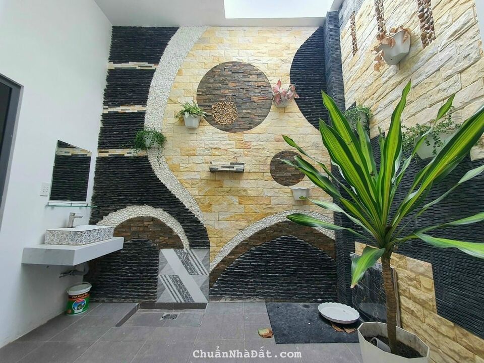 Bán gấp nhà ngay trung tâm hành chính thành phố mới bình dương