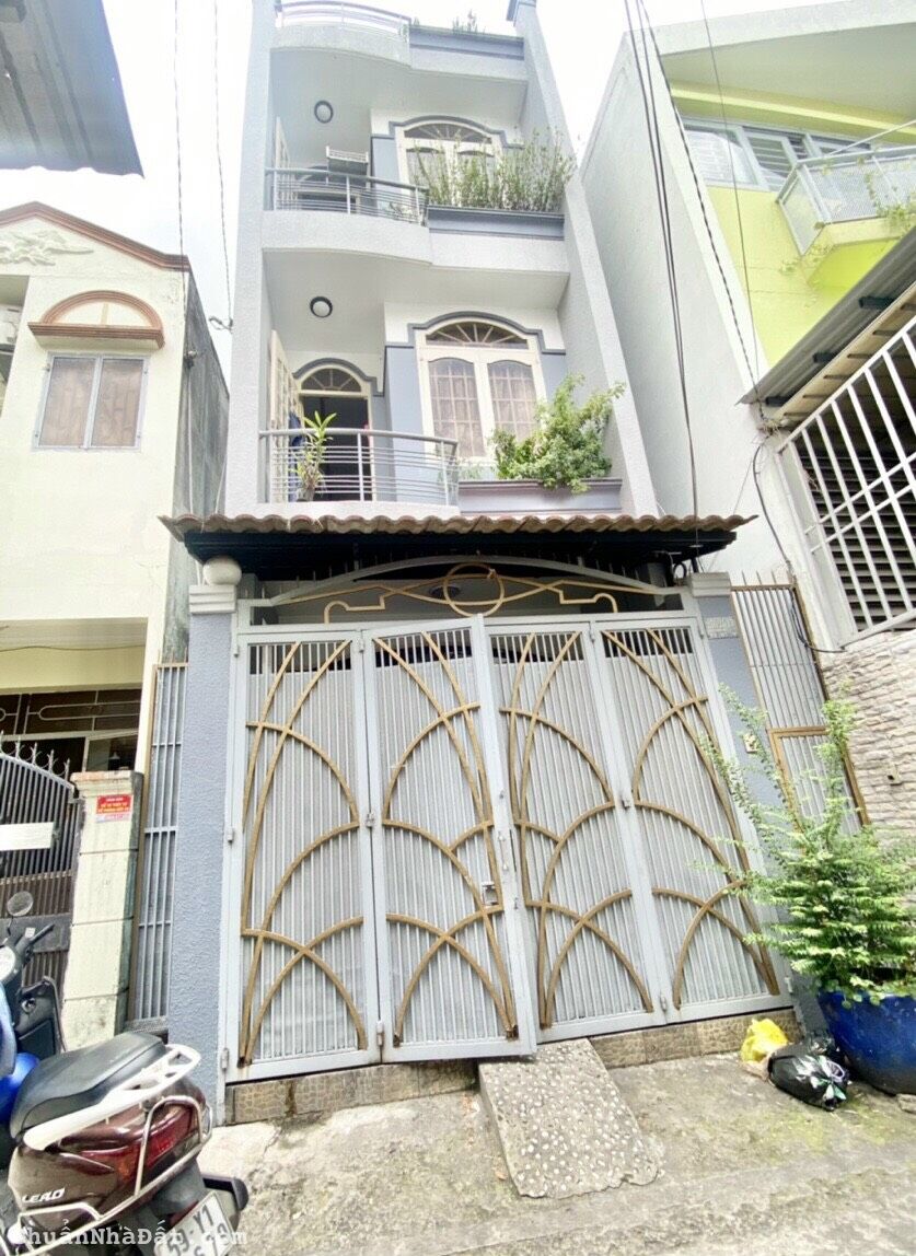 Cần bán nhà HXH khu cư xá Đô Thành, Phường 4, Quận 3.