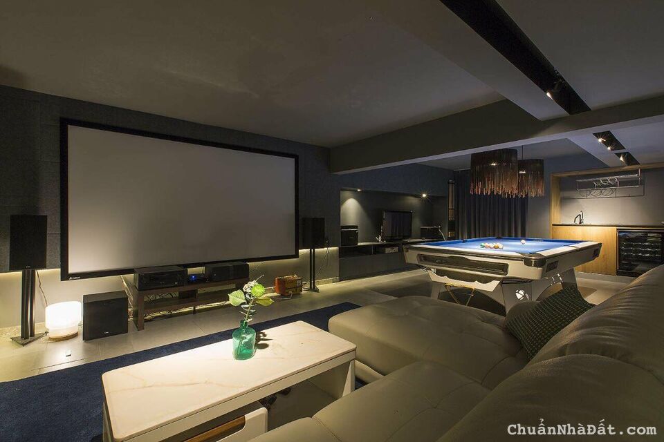 Bán biệt thự thiết kế hiện đại góc công viên- Phú Mỹ Hưng, Quận 7