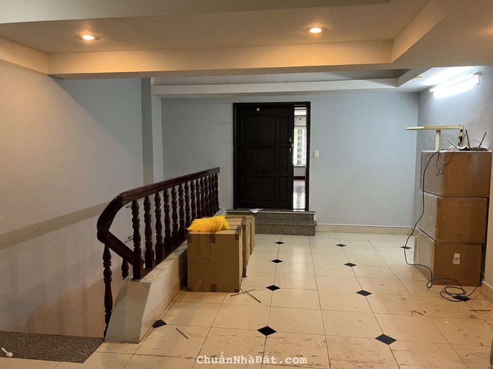 Cho thuê shop Hưng Vượng 2 đường Lê Văn Thiêm 150m2, giá 35 triệu