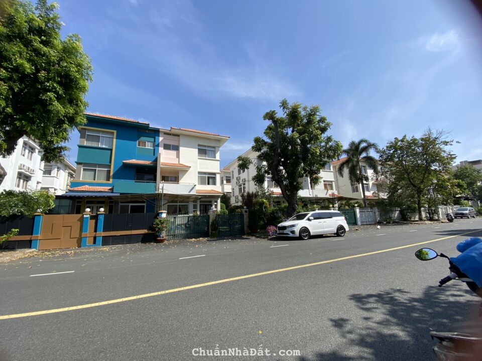 Bán biệt thự Mỹ Quang, PMH, Q7, đường lớn Lý Long Tường, DT 231m2, 79 tỷ 