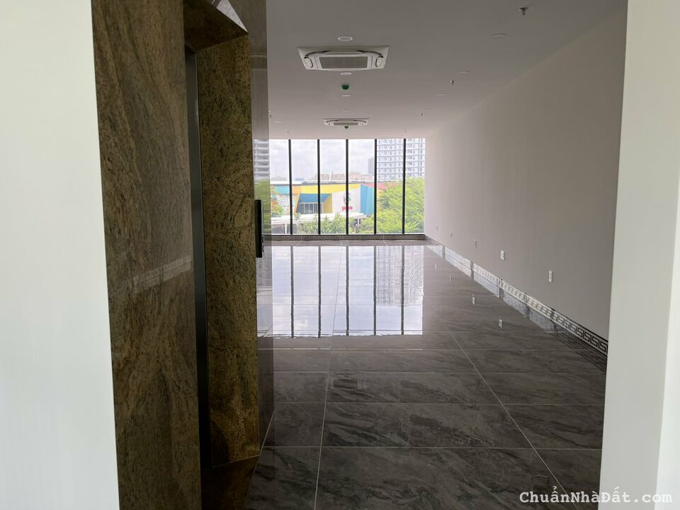 Cần tiền bán gấp căn nhà 5x20m Nguyễn Thị Thập, có hầm, thang máy, nhà mới xây Cần tiền bán gấp căn nhà 5x20m Nguyễn Thị Thập, có hầm, thang máy, nhà mới xây