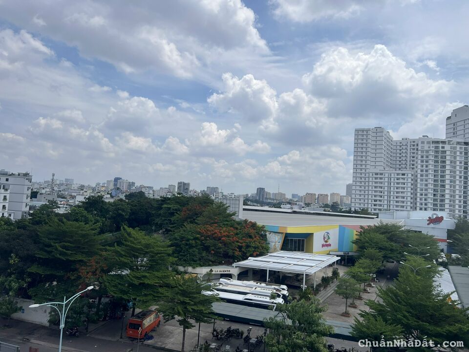 Cần tiền bán gấp căn nhà 5x20m Nguyễn Thị Thập, có hầm, thang máy, nhà mới xây Cần tiền bán gấp căn nhà 5x20m Nguyễn Thị Thập, có hầm, thang máy, nhà mới xây