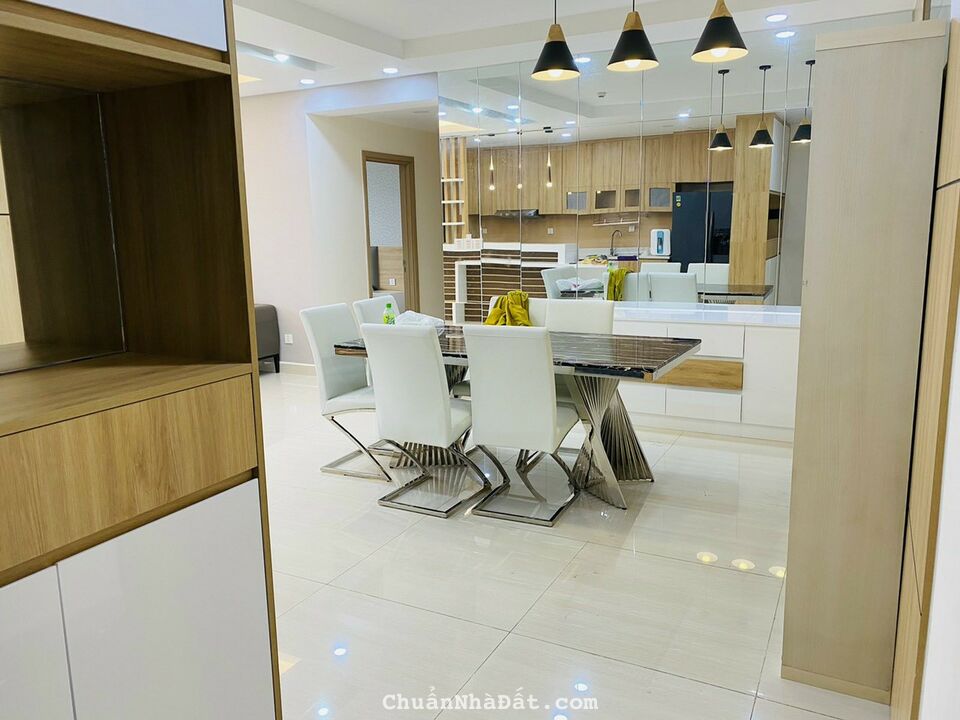 Cho thuê căn hộ cao cấp Riverpark 2 Phú Mỹ Hưng, Q7, ban công dài view sông