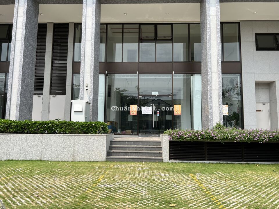 Cho thuê Shophouse Midtown M8 180m2 tầng trệt đường Tân Phú