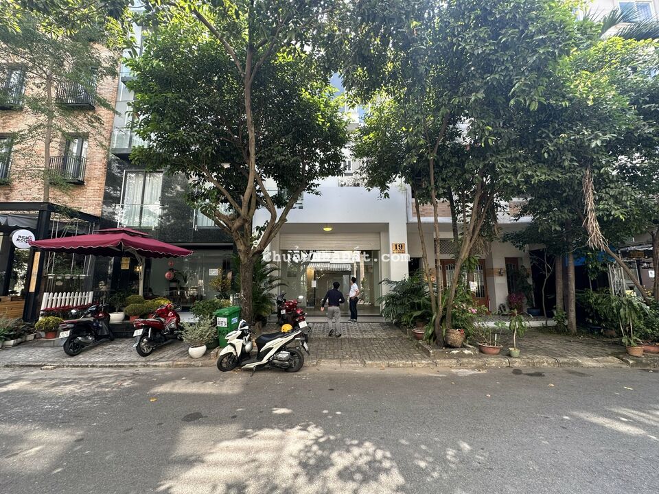 Nhà phố nội khu Hưng Gia 3. Nhà mới sơn sửa. Thích hợp làm văn phòng công ty hoặc ở 