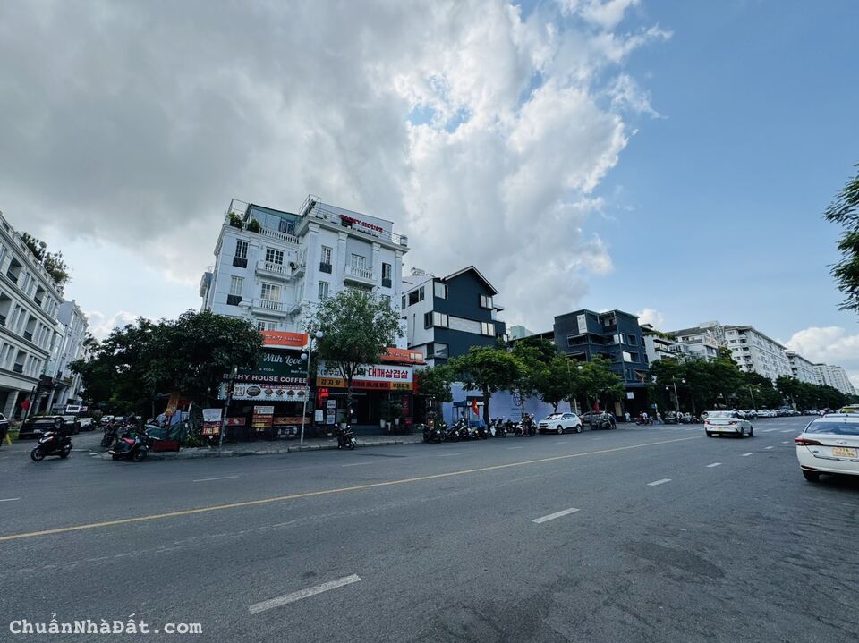 Cho thuê nhà góc Bùi Bằng Đoàn và Hưng Gia 3 giá 200 triệu/tháng. Cho thuê nhà góc Bùi Bằng Đoàn và Hưng Gia 3 giá 200 triệu/tháng.