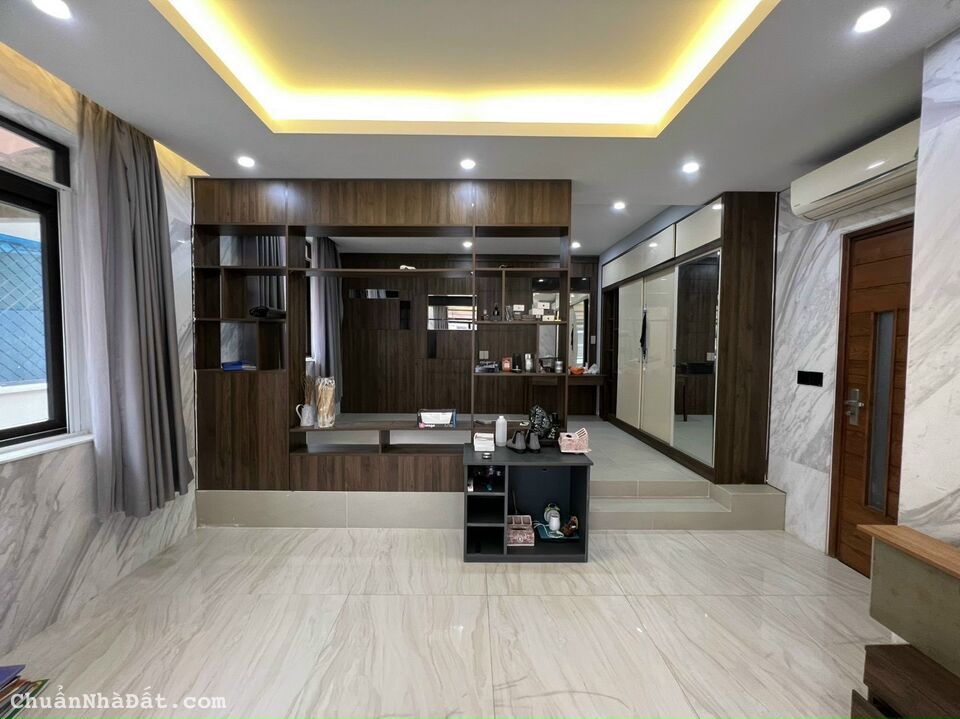 cho thuê và bán biệt thự Nam Thông 2. DT: 11x18m, 4PN, có hồ bơi