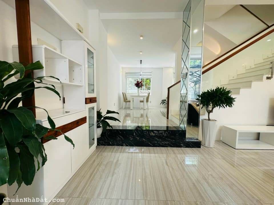 Cho thuê biệt thự Mỹ phú 3 cạnh trường quốc tế Canada Phú Mỹ Hưng, Q7