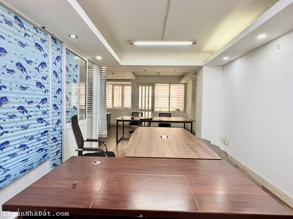 Cần cho thuê nhiều văn phòng Phú Mỹ Hưng Q7 vị trí đẹp có sẵn đồ.