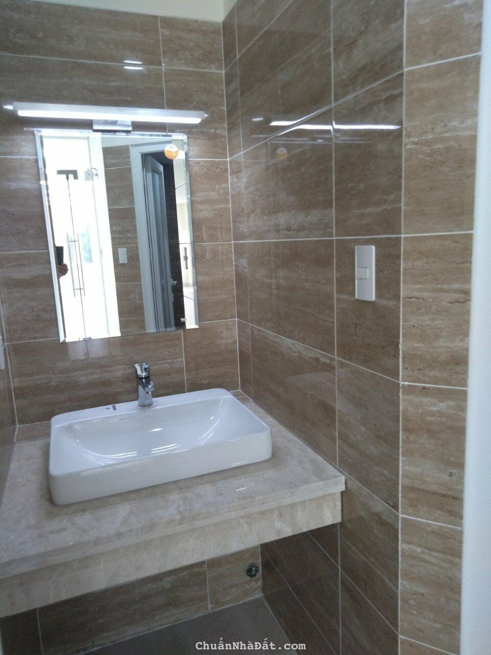 Cho thuê văn phòng 110m2, giá 23 triệu khu Phú Mỹ Hưng, Quận 7.