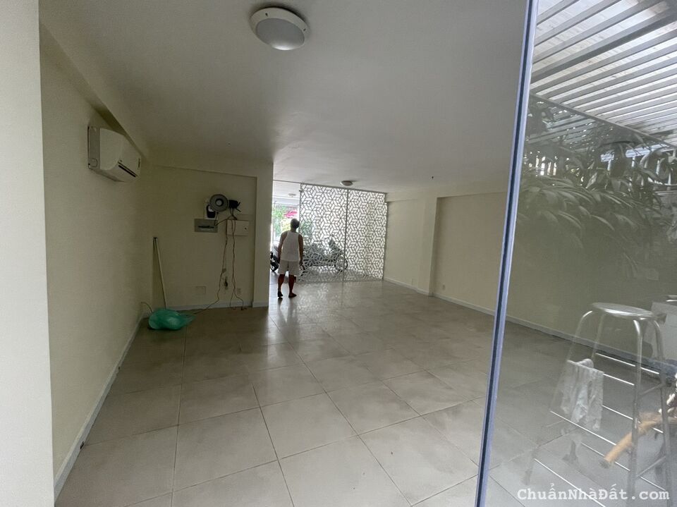 Cho thuê mặt bằng trệt + lửng Hưng Gia 5 đường 17m Phú Mỹ Hưng, Quận 7