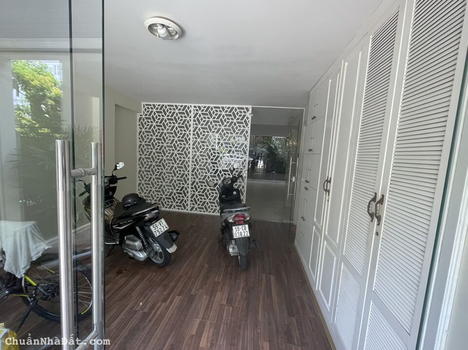 Cho thuê mặt bằng trệt + lửng Hưng Gia 5 đường 17m Phú Mỹ Hưng, Quận 7