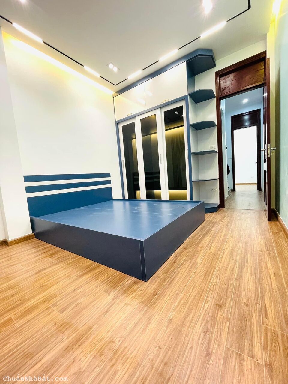 BÁN NHÀ MỚI FULL NỘI THẤT SÁT NGÃ TƯ SỞ - 15M RA Ô TÔ - 3 THOÁNG 30M 4TẦNG - NHỈNH 4TỶ