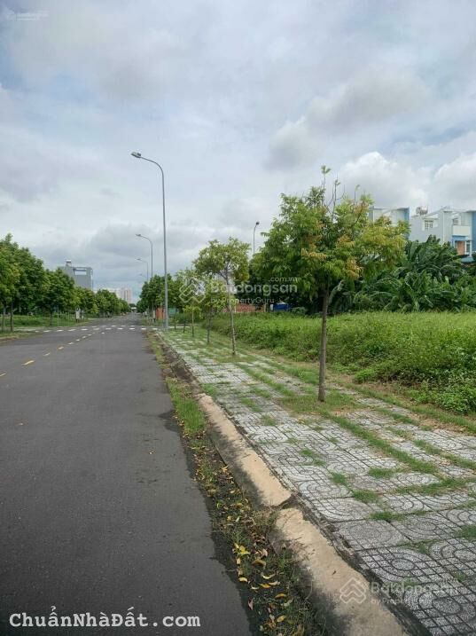 Bán gấp 5 nền đất biệt thự đường Nguyễn Xiển, Q9. Cách trường mầm non Long Bình 500m, SR giá 2.3 tỷ