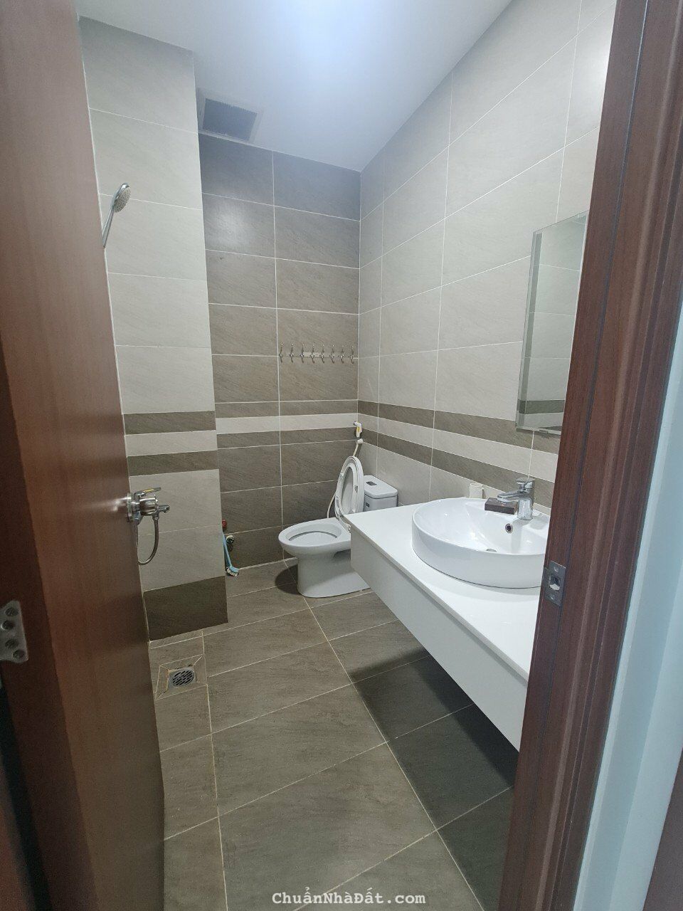 Cho thuê nhà mặt tiền đường phạm ngũ lão, Bình thạnh. DT: 56m2, 1 trệt 3 lầu. Giá 35 triệu/tháng