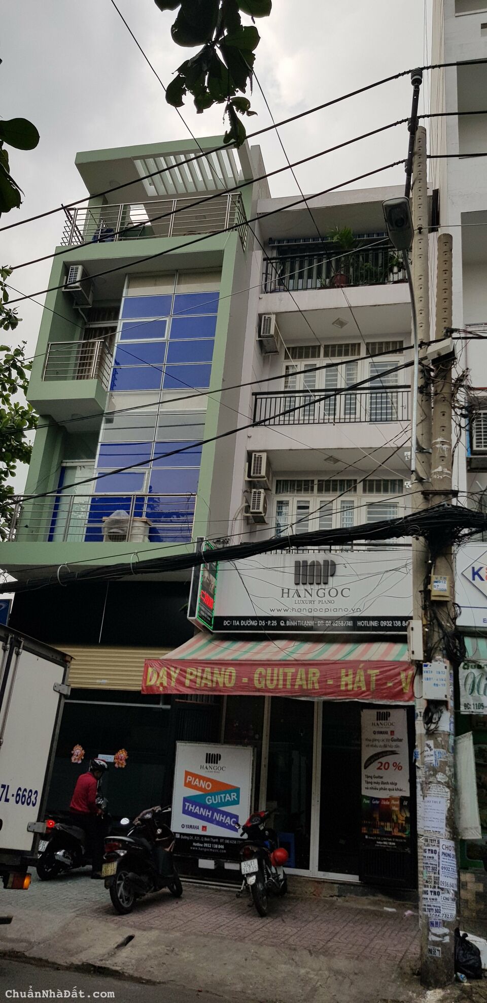 Cho Thuê nhà Mặt tiền đường Hoàng Văn Thụ, P.8, Q.Phú Nhuận, DT: 11.5x22, 253 m2. 2 căn có lầu