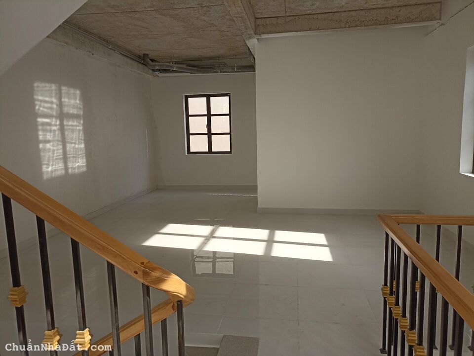 Cho Thuê Nhà Mặt Tiền Nguyễn Văn Lượng. DT: 120m2, 1 trệt 4 lầu. Giá: 110 triệu/tháng