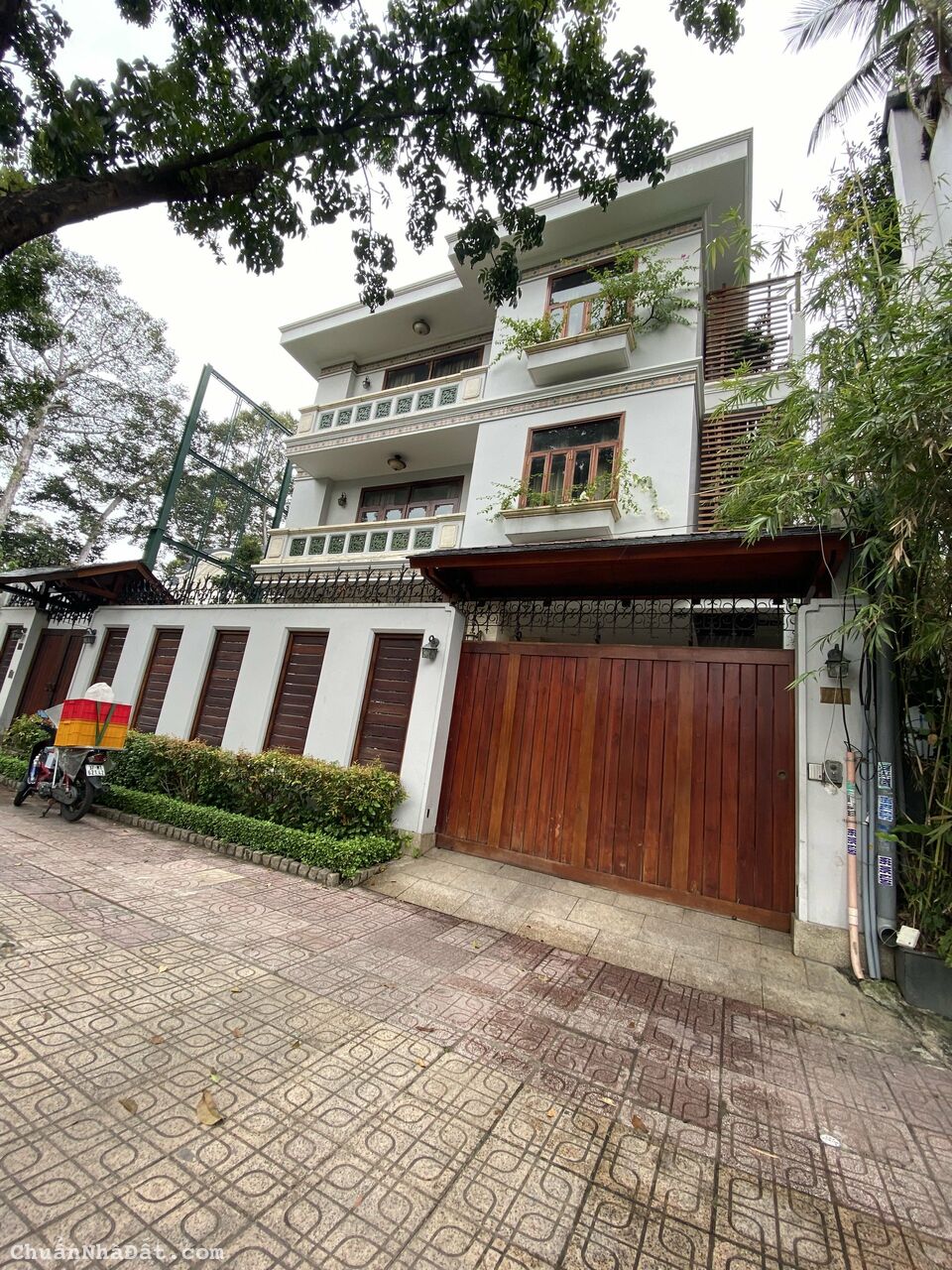 Cho Thuê Nhà Mặt Tiền Đường Quang Trung, Gò Vấp. DT: 100m2, 1 trệt 2 lầu. Giá: 40 triệu/tháng