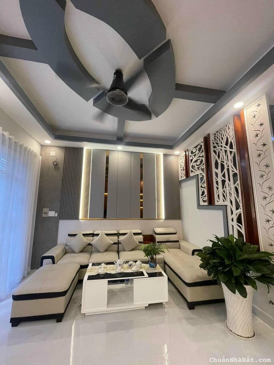 :Bán gấp nhà mặt tiền đường Trần Bình Trọng, phường 1, quận 5.