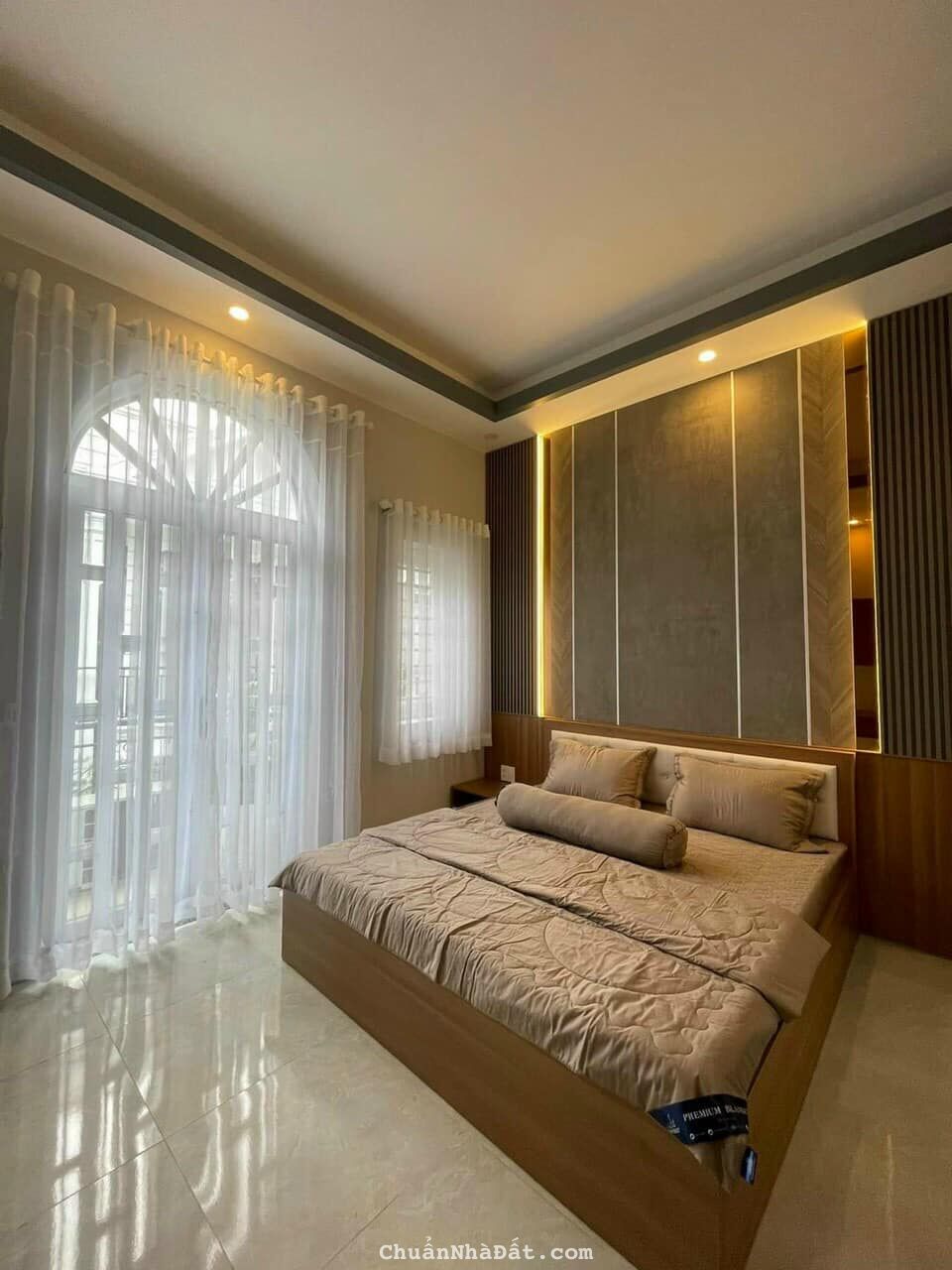 :Bán gấp nhà mặt tiền đường Trần Bình Trọng, phường 1, quận 5.