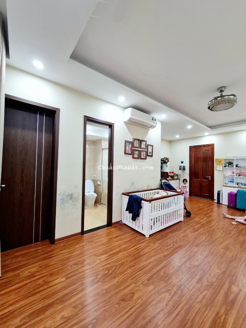 Bán gấp căn hộ CC 17T7 Hoàng Đạo Thúy, nhà đẹp ở ngay, full nội thất, DT 64m nhỉnh 2.4 tỷ Bán gấp căn hộ CC 17T7 Hoàng Đạo Thúy, nhà đẹp ở ngay, full nội thất, DT 64m nhỉnh 2.4 tỷ