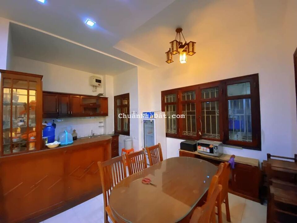 Cực rẻ, xem là chốt, sát phố Mạc Thái Tổ, kinh doanh, ô tô dừng đỗ, 45m2 x 4 tầng, MT 5m, 8.9 tỷ