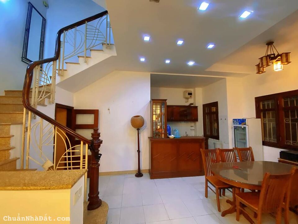 Cực rẻ, xem là chốt, sát phố Mạc Thái Tổ, kinh doanh, ô tô dừng đỗ, 45m2 x 4 tầng, MT 5m, 8.9 tỷ