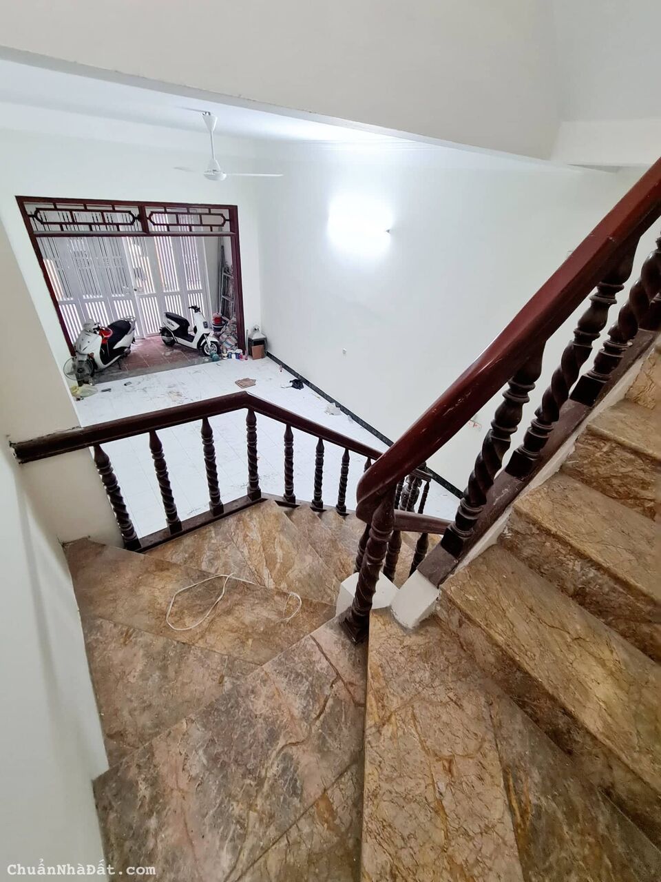 Cho thuê nhà 4 tầng phố Nguyễn Khang, DT 72m, ngõ thông rộng, ô tô vào nhà, giá 16tr/tháng Cho thuê nhà 4 tầng phố Nguyễn Khang, DT 72m, ngõ thông rộng, ô tô vào nhà, giá 16tr/tháng